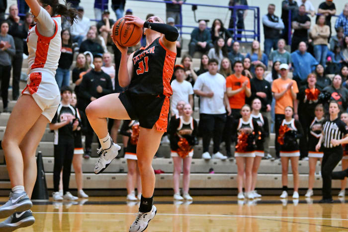 a Silverton Crater 5A Oregon girls basketball final 2024 Leon Neuschwander 35